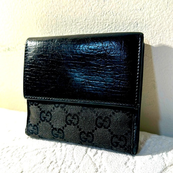 Vintage Gucci bifold wallet black canvas is clean inside still ok for use. - Picture 1 of 10